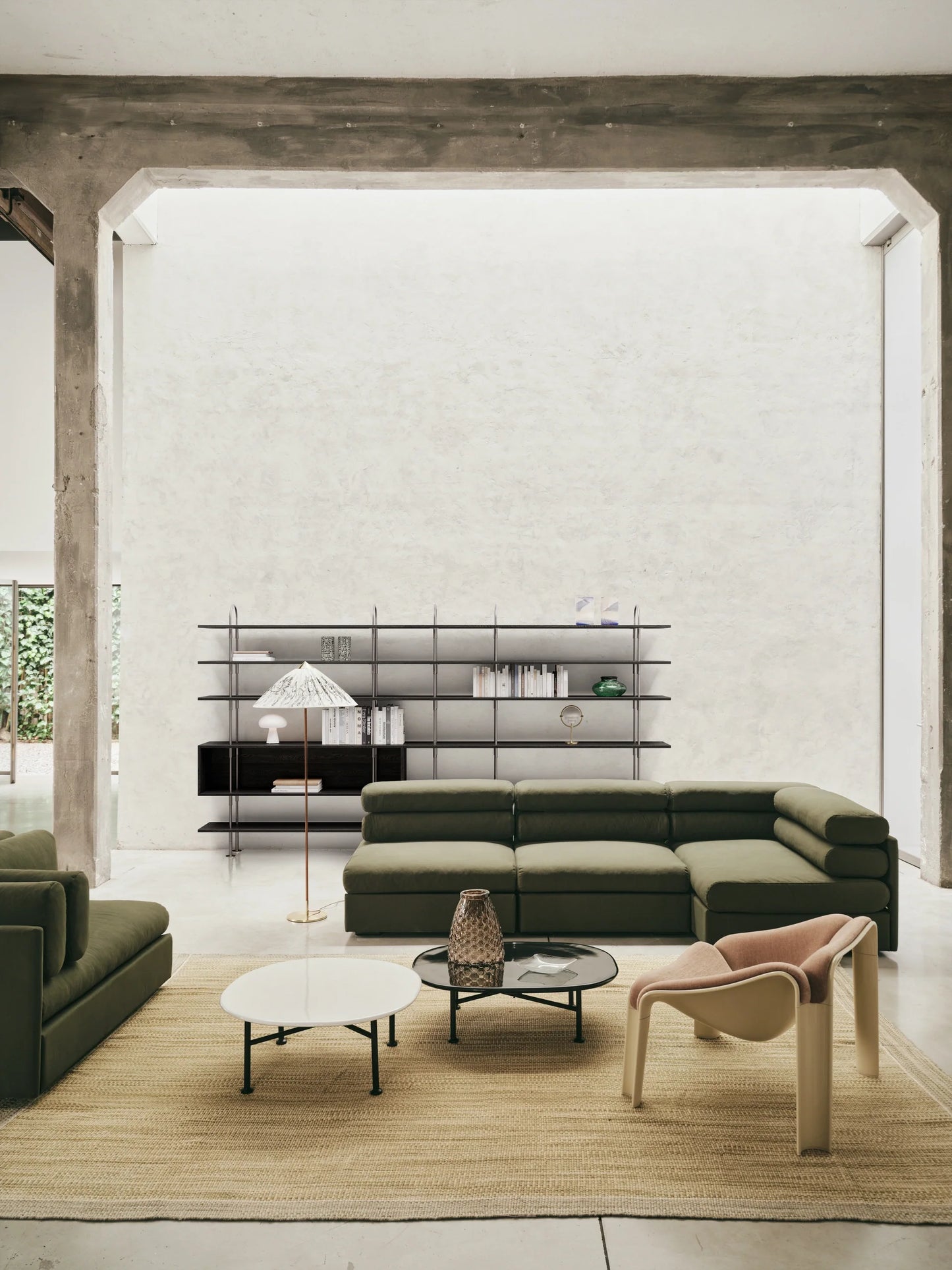 GUBI X GARRO ÉDITIONS 9602 Special Edition floor lamp full product view
