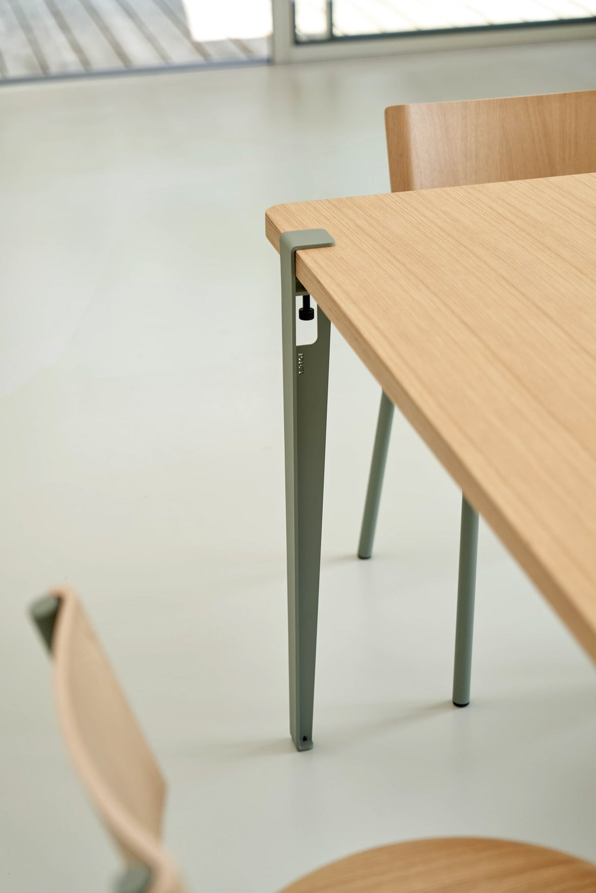 TIPTOE modular oak table with eucalyptus green steel legs and chair detail