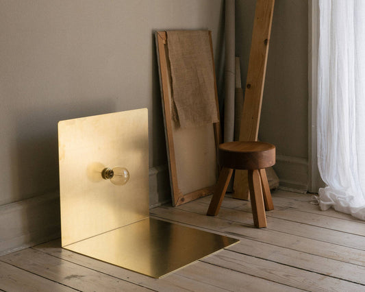 90° Floor Light — Brass — FRAMA