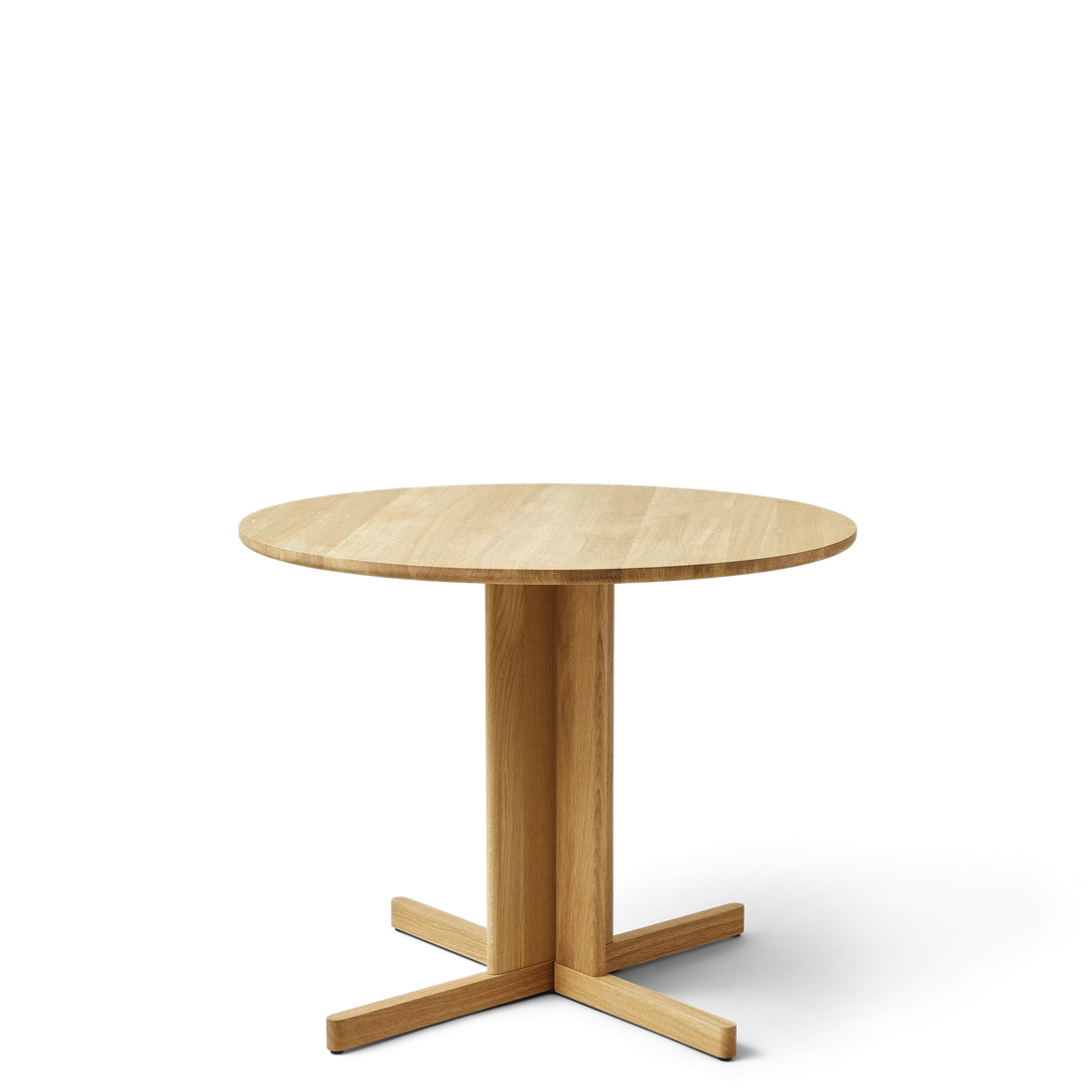 Trefoil Round Table Ø90, Oak — source: formandrefine.com