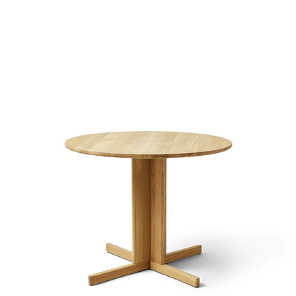 Trefoil Round Table Ø90, Oak — source: formandrefine.com
