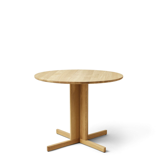 Trefoil Round Table Ø90, Oak — source: formandrefine.com