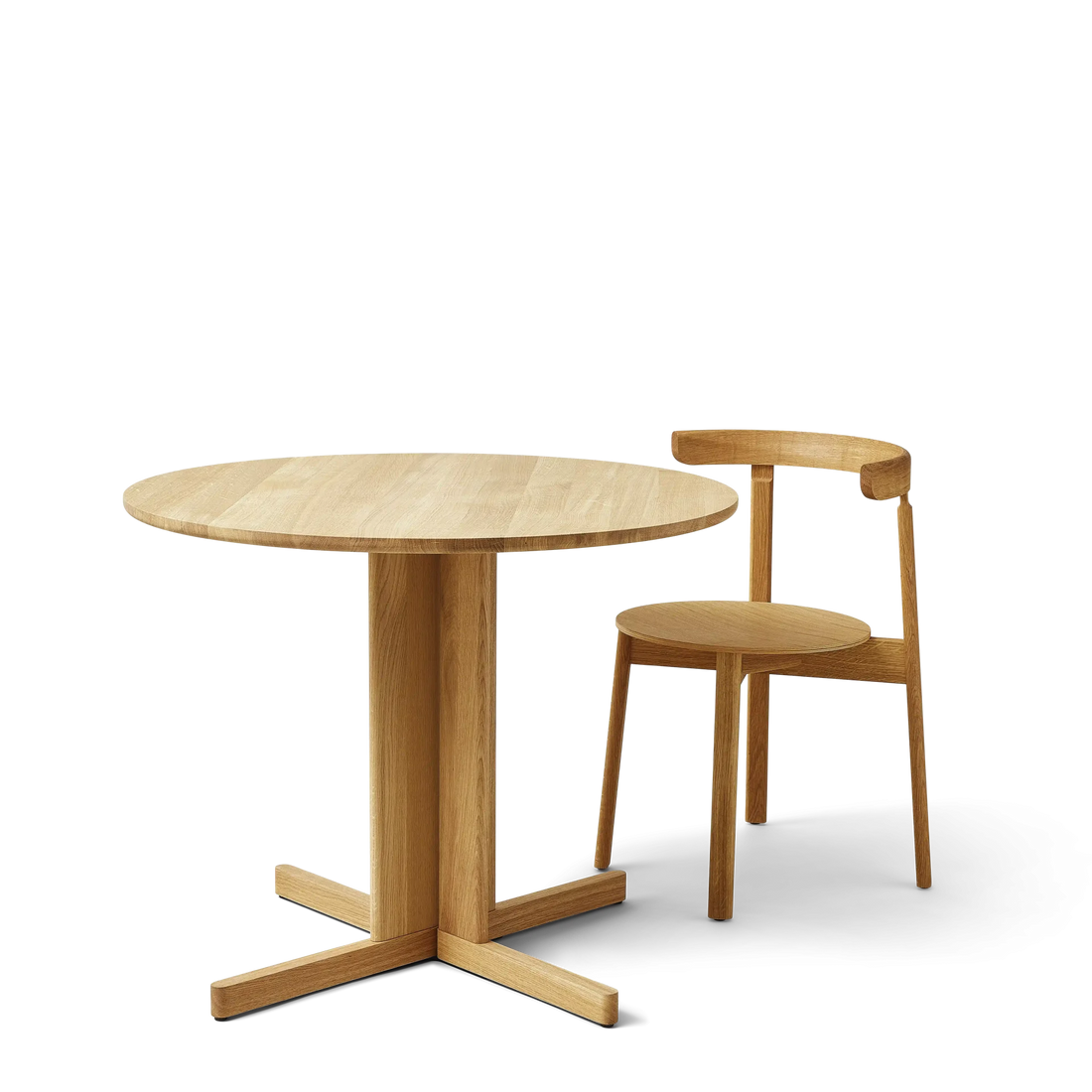 Trefoil Round Table Ø90, Oak — source: formandrefine.com
