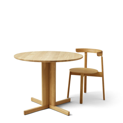 Trefoil Round Table Ø90, Oak — source: formandrefine.com