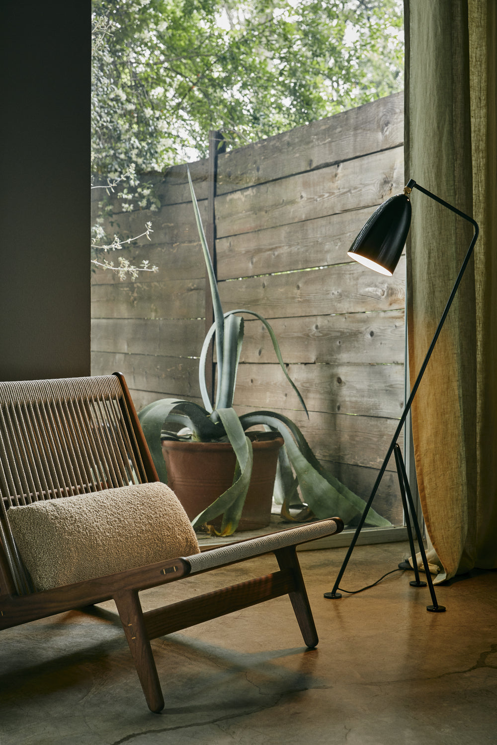 GUBI MR01 Initial Chair - official product view