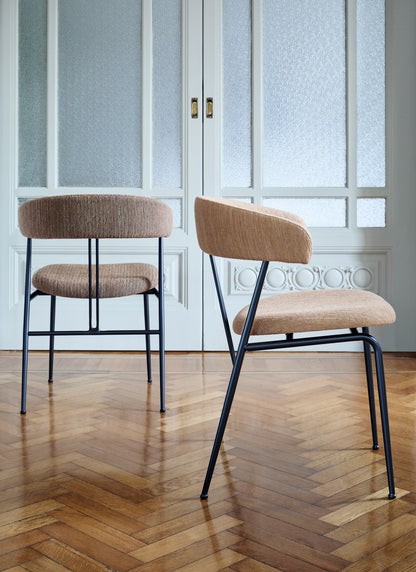 Violin Dining Chair by GUBI — Lifestyle Images 4 of 7